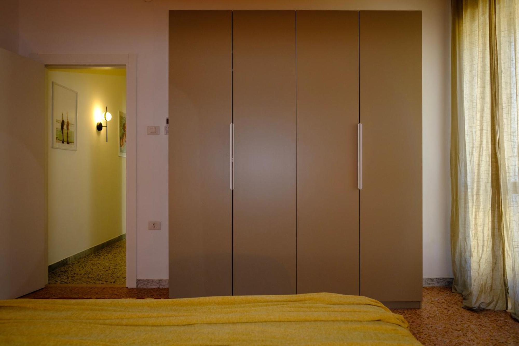La Golden View Apartment Весте Екстериор снимка